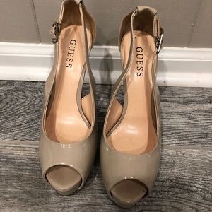 Bone/ nude Guess platform pumps